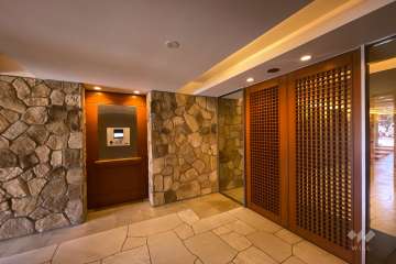 エントランスはオートロック付きです。