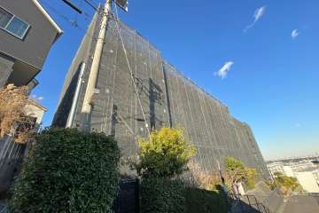 ライオンズマンション宮前平ヒルズの外観（南西側から）※2024年2月現在、大規模修繕工事中