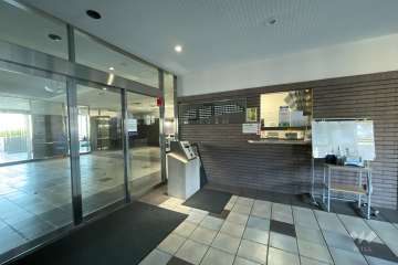 エントランスはオートロック付きです。