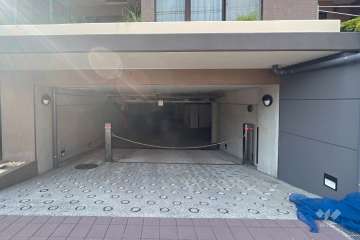 駐車場の出入り口（ロボットゲート付き）