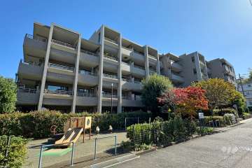 東急ドエルファーレ鷺沼の外観（北西側から）