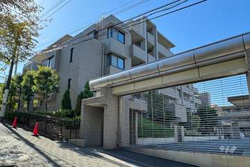 東急ドエルファーレ鷺沼の外観（北東側から）