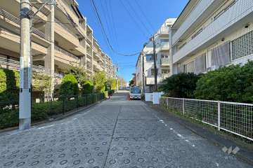 敷地南東側の前面道路