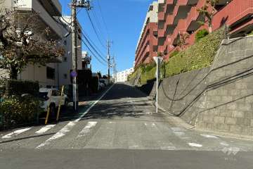 敷地南西側の前面道路