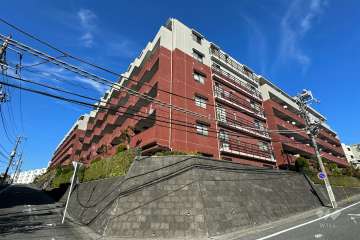 ヒルハイツ宮前平イーストの外観（南西側から）