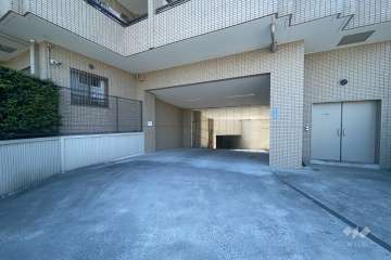 駐車場の出入り口（リングシャッター付き）