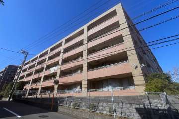 クレッセント宮前平の外観（南東側から）