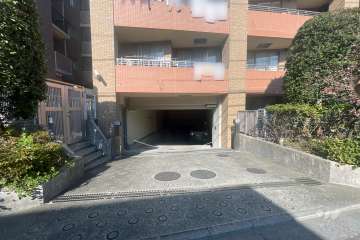 駐車場の出入り口
