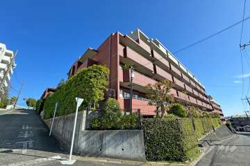 ヒルハイツ宮前平ウエストの外観（西側から）