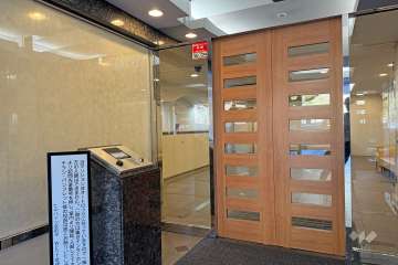 エントランスはオートロック付きです。