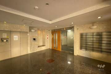 エントランスはオートロック付きです。