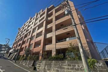 ラヴィドール宮前平の外観（北東側から）