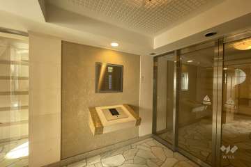 エントランスはオートロック付きです。