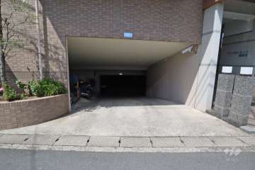 駐車場の出入り口