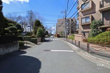 敷地南側の前面道路