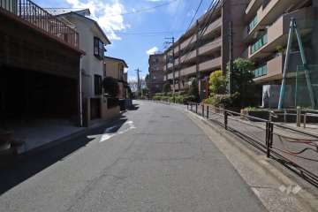 敷地東側の前面道路