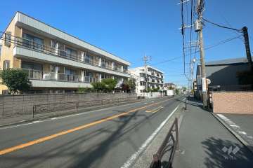 敷地北側の前面道路