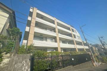 ラヴィドール宮崎台の外観（南東側から）