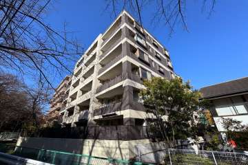 ファミール鷺沼パークフロントの外観(南東側から）