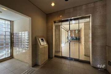 エントランスはオートロック付きです。