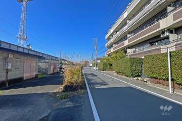 敷地南側前面道路（東側から）