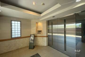 エントランスはオートロック付きです。