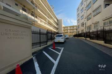 駐車場の出入り口・敷地内駐車場（屋外平面式）