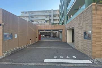 駐車場の出入り口（リングシャッター付き）