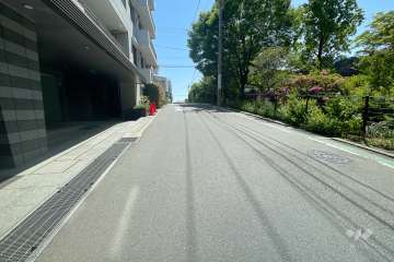 敷地西側の前面道路　