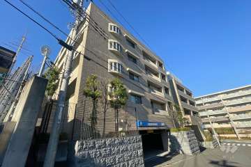 ライオンズたまプラーザ美しの森の外観（南東側から）