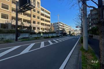 敷地北側の前面道路（東側から）