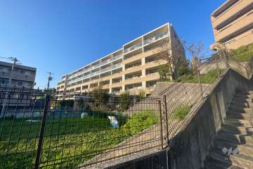 パークハウス美しの森ヒルサイドの外観（南側から）