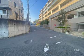 敷地南西側の前面道路