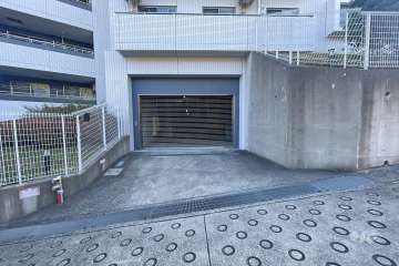 駐車場の出入り口（リングシャッター付き）