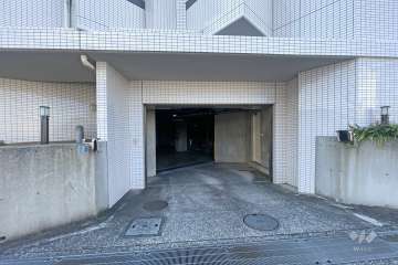 駐車場の出入り口