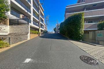 敷地南側の前面道路