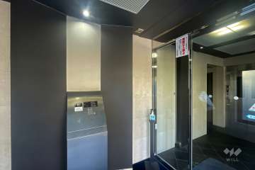 エントランスはオートロック付きです。