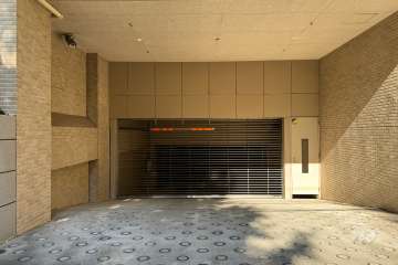 駐車場の出入り口（リングシャッター付き）