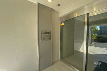 エントランスはオートロック付きです。