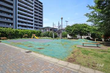 敷地に隣接する馬絹東公園