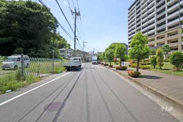 敷地南側の前面道路