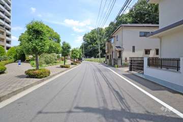 敷地南側の前面道路
