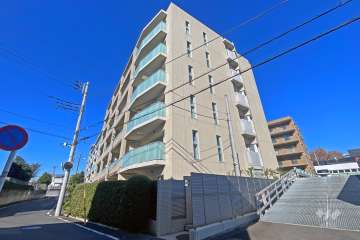 プラウド宮前平サウスフロントの外観（南東側から）