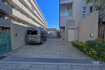 駐車場の出入り口（リングシャッター付き）