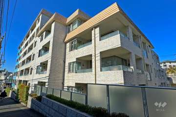 ロイヤルシーズン宮前平の外観（南東側から）