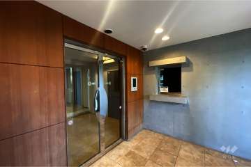 エントランスはオートロック付きです。