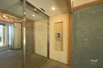 エントランスはオートロック付きです。