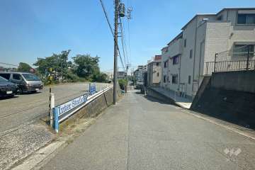 敷地北側の前面道路