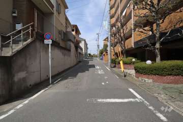 敷地南側の前面道路