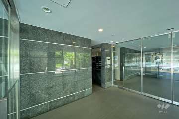 エントランスはオートロック付きです。